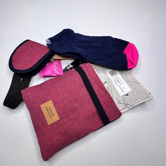 Delta Air Lines One Amenity Kit Someone Somewhere - Picture 4 of 9